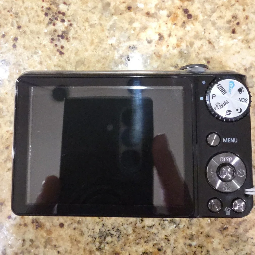 Samsung TL210 12.2 MP DualView Digital Camera w/ Battery - FOR PARTS